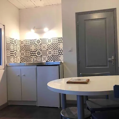 Des Champs Apartment *